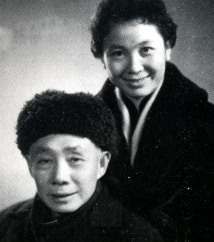 严凤英一点都不冤 是遭人恨吗(严凤英甘律之的恋情) 严凤英一点都不冤 是遭人恨吗(严凤英甘律之的恋情)