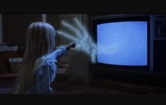 经典好看的鬼片8部 闪灵是难以超越的经典，山村老尸更吓人