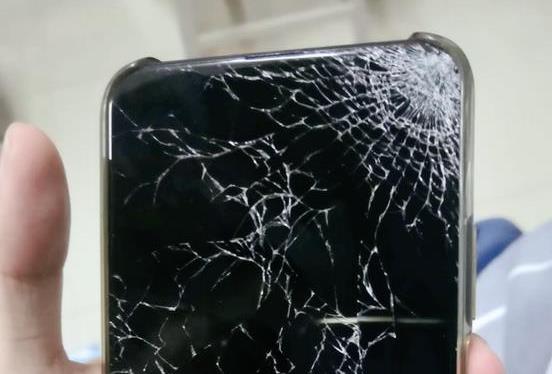 换屏的哥们 千万别换后压屏 后压屏和原装屏区别(教你区分)