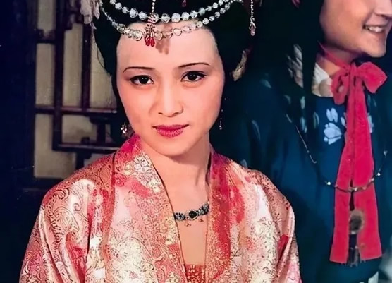 红楼梦贾宝玉和谁发生过关系 书中明确介绍了和袭人同房经历 红楼梦贾宝玉和谁发生过关系 书中明确介绍了和袭人同房经历