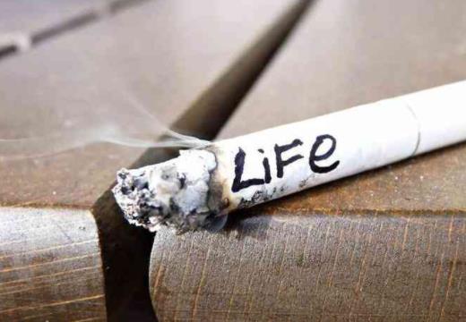 长期抽烟的人医生不建议戒烟 长期抽烟的人医生不建议戒烟