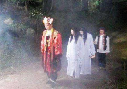 湘西赶尸有真实的图片吗(赶尸原理就是背着尸体) 湘西赶尸有真实的图片吗(赶尸原理就是背着尸体)