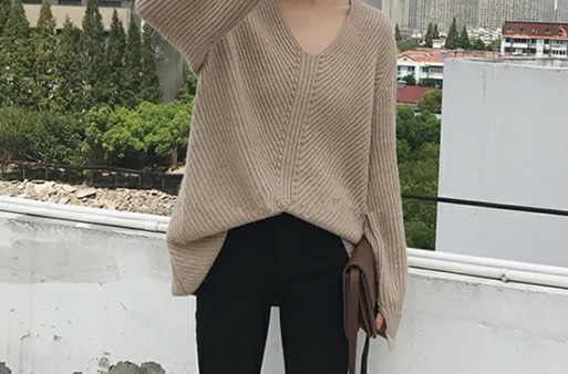 2022小个子冬季毛衣怎么搭配好看