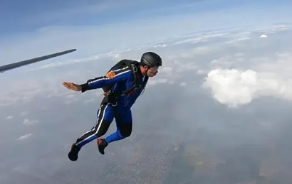 跳伞需要多少钱 具体费用包含哪些