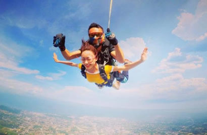 跳伞需要多少钱 具体费用包含哪些