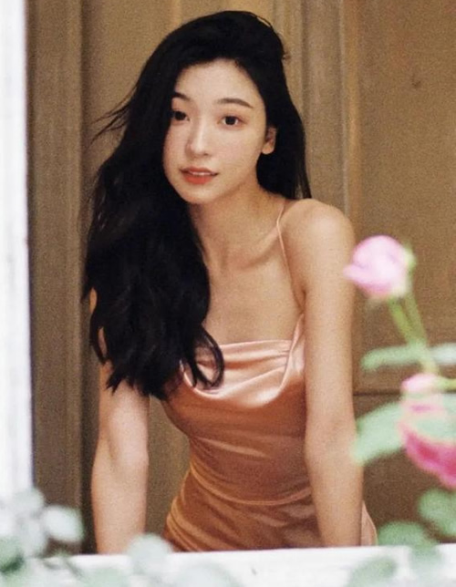 纯欲天花板易梦玲是干什么的 她是怎么火的(写真图)