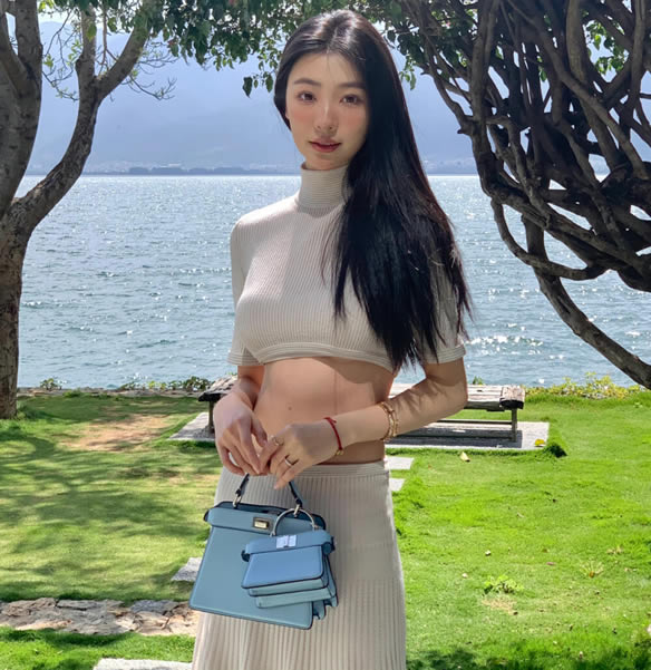 纯欲天花板易梦玲是干什么的 她是怎么火的(写真图)