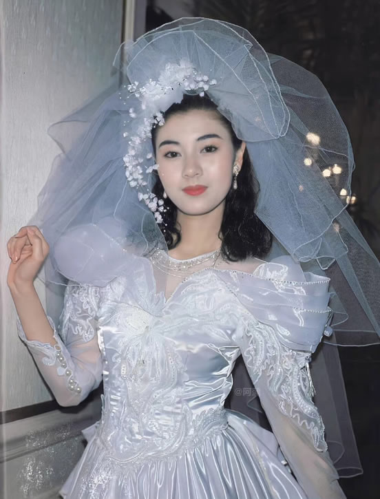 李嘉欣身高个人资料及电影作品 李嘉欣年轻颜值身材写真