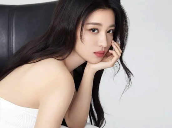 王楚然写真大秀白嫩美背 王楚然个人资料靓丽写真