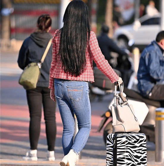 微胖身材穿连衣裙 3个小技巧显高显瘦 微胖身材穿连衣裙 3个小技巧显高显瘦