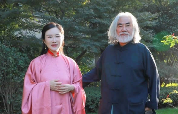 张纪中现任老婆 杜星霖多大呢？