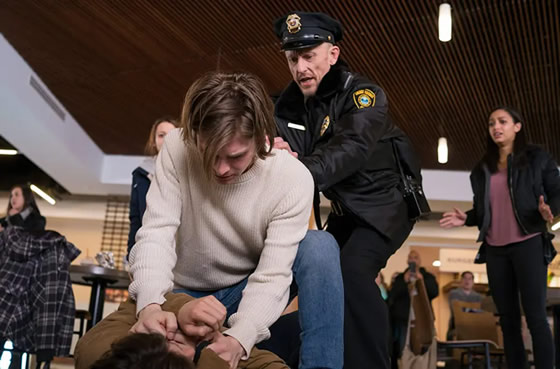 推荐10部适合情侣看的恐怖片