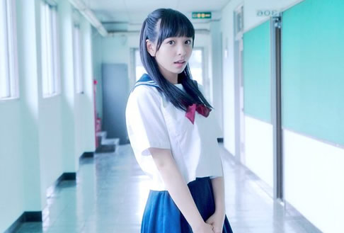 学长突然将遥控器开到最大，教室里震动让我好尴尬