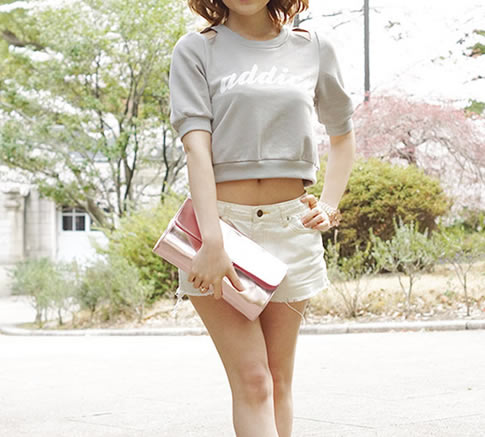 学长突然将遥控器开到最大，教室里震动让我好尴尬