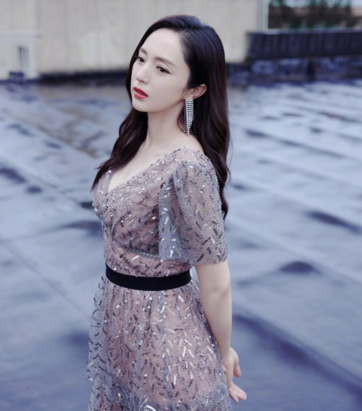 董璇个人简历资料及三围图片 董璇个人简历资料及三围图片