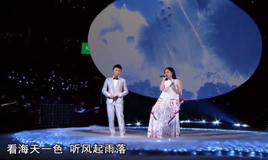 歌手郭沁的腿怎么了 坐在椅子上唱歌的原因是什么