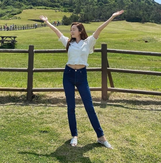 郑秀妍个人资料及身材写真图片 郑秀妍近况2023