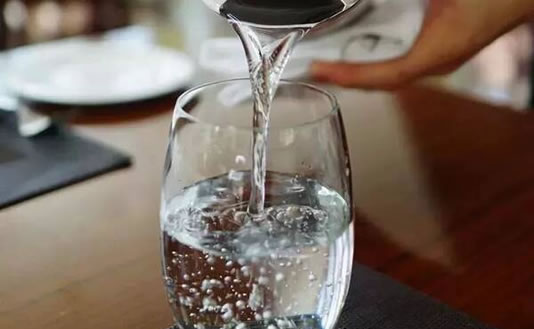 每天八杯水是什么水(一天喝水行程表参考)