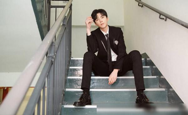 刘宇宁的腿脚怎么了(身高腿长多少)