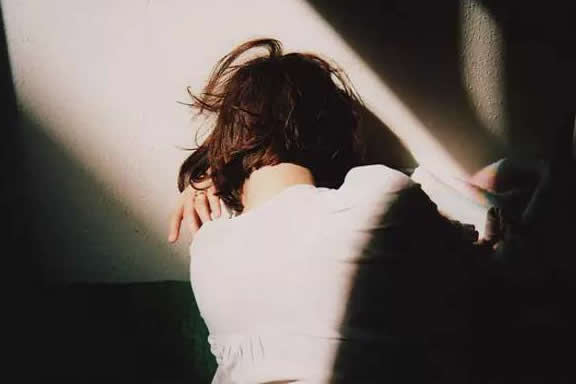 已婚女人愿意和你出轨的表现(女人暗示的信号) 已婚女人愿意和你出轨的表现(女人暗示的信号)