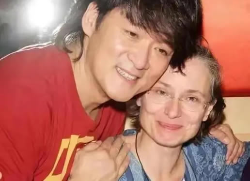 周华健妻子的照片个人资料是谁 周华健老婆比他大几岁?