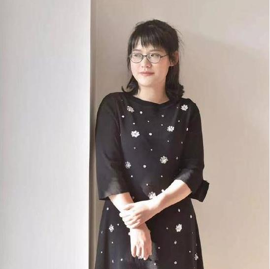 陪女儿拍艺术照,拍的王悦微.受访者供图