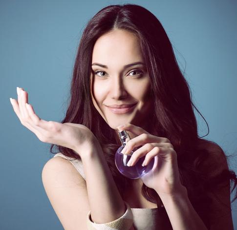 香水怎么喷才持久 香水怎么喷才持久