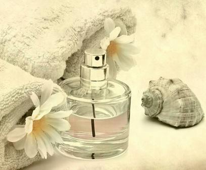 香水怎么喷才持久 香水怎么喷才持久