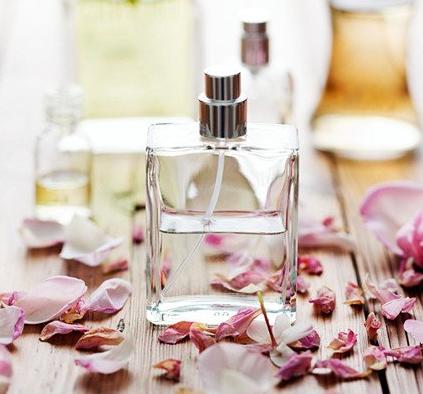 香水如何看保质期 香水的保质期一般多久? 香水如何看保质期 香水的保质期一般多久?