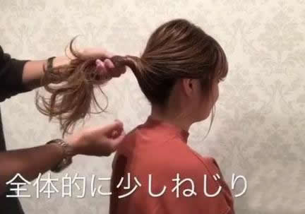 蓬松马尾辫的扎法图解 蓬松马尾辫的扎法图解