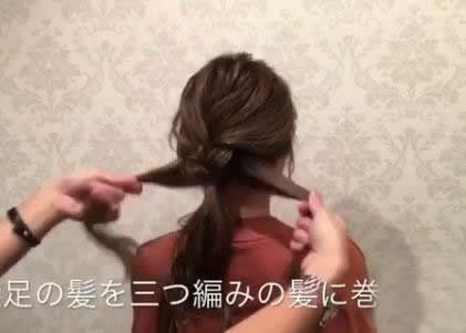 蓬松马尾辫的扎法图解