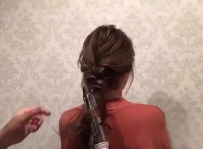 蓬松马尾辫的扎法图解