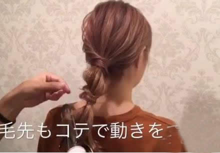 蓬松马尾辫的扎法图解
