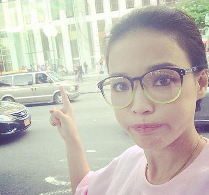 迪丽热巴戴黑框丑炸天?眼镜妹怎么妆才好看? 迪丽热巴戴黑框丑炸天?眼镜妹怎么妆才好看?