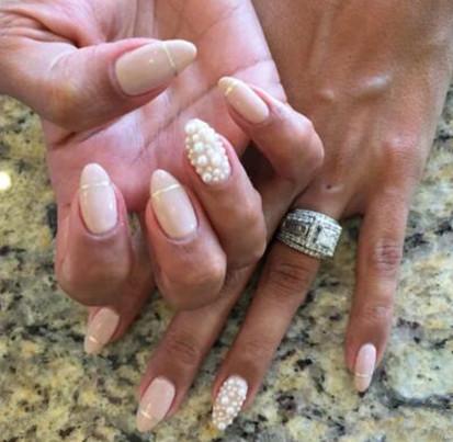 最新时尚美甲造型图片 有珍珠元素的美甲更高贵优雅