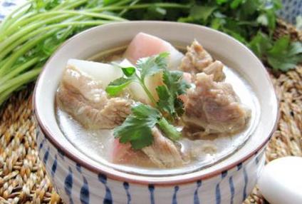 材料:羊肉1000克,正蜜糖200克,干地黄,归身,川断各200克,怀牛膝100