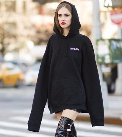 穿明星同款却毫无时髦感？选对唇色发型让你元气满满