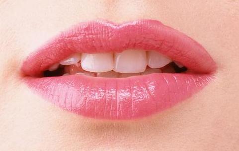 嘴唇干裂怎么办
