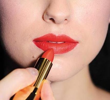 什么颜色口红显皮肤白