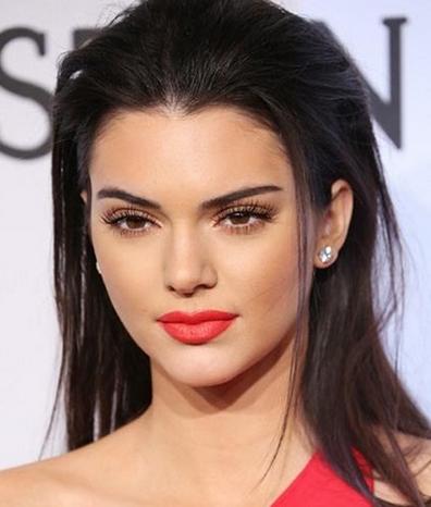 什么颜色口红显皮肤白