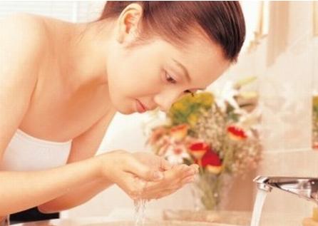 白醋洗脸温水还是冷水好