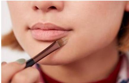 拥有鬼怪金高银口红还不够,搭配正确的画法才叫完美 拥有鬼怪金高银口红还不够,搭配正确的画法才叫完美