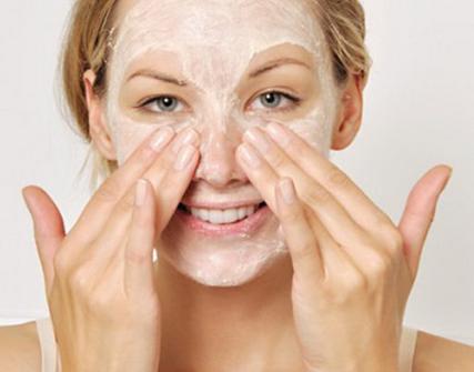 长痘痘可以去角质吗