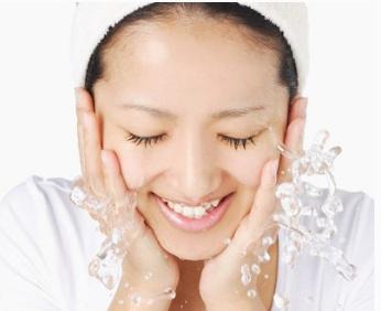 冬天皮肤干燥脱皮怎么办