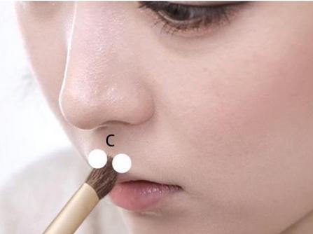 如何画鼻影？3个修容位置打造精致翘鼻