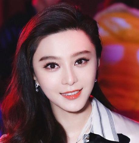 还是长发显脸瘦 古力娜扎脸变圆所以留回长发