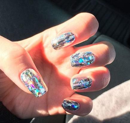 跟着韩妞做钻石系指彩 钻石美甲闪耀你精致的双手