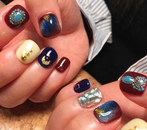 跟着韩妞做钻石系指彩 钻石美甲闪耀你精致的双手