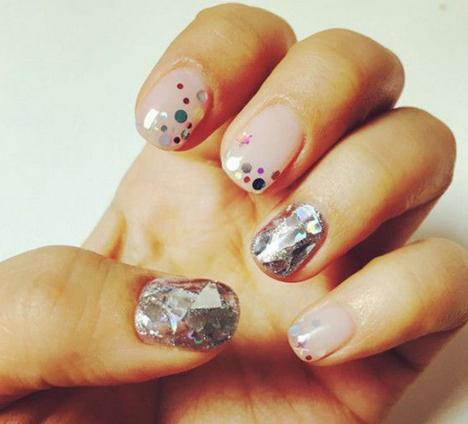 跟着韩妞做钻石系指彩 钻石美甲闪耀你精致的双手