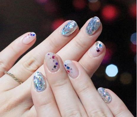 跟着韩妞做钻石系指彩 钻石美甲闪耀你精致的双手